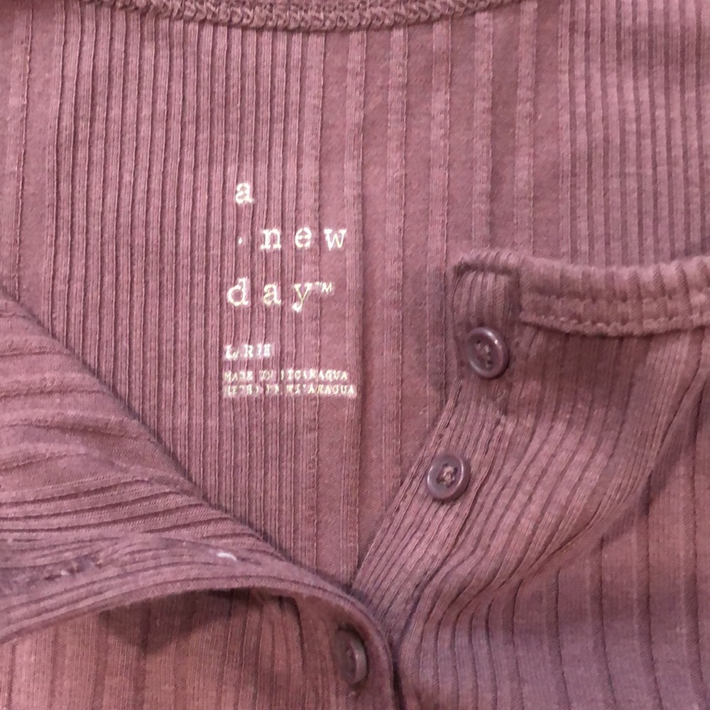 A NEW DAY PURPLE 1/2 BITTON RIBBED TANK (L) - Picture 5 of 6